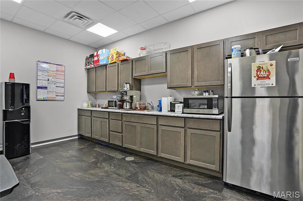 The Orchards Complex - Commercial Lease