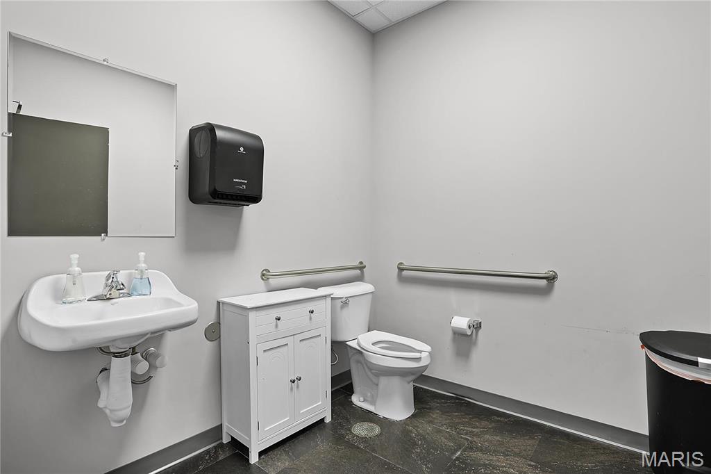 The Orchards Complex - Commercial Lease