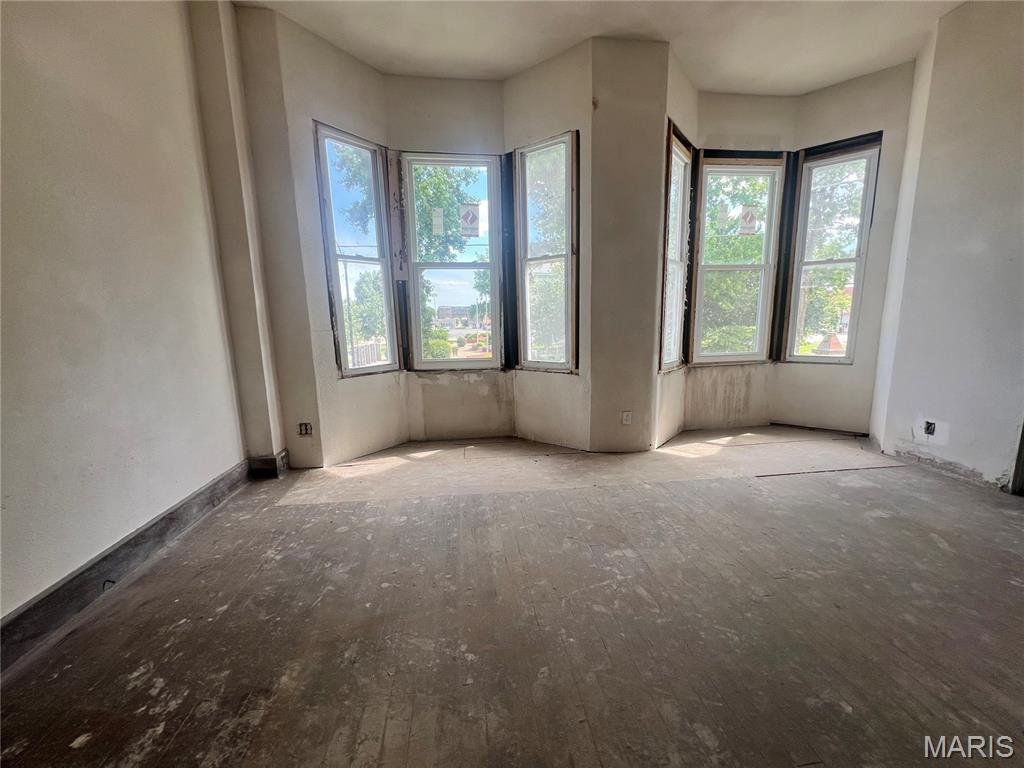Litchfield - Commercial Sale