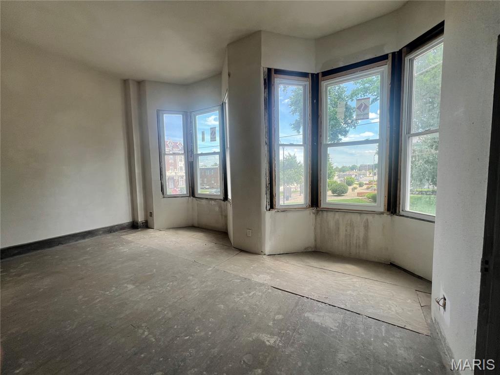 Litchfield - Commercial Sale