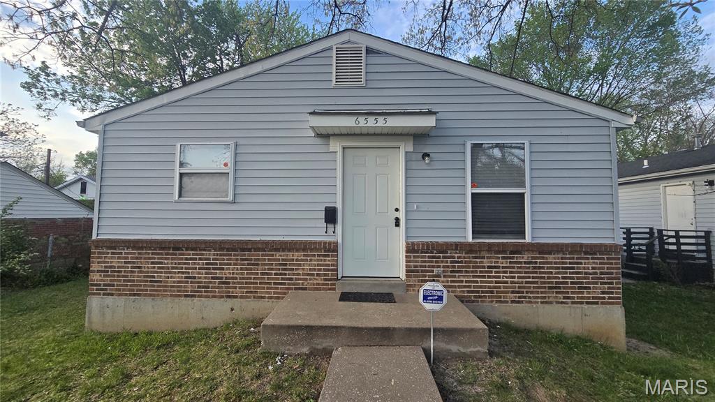 Charming Investment Opportunity or Starter Home in St. Louis!

Welcome to 6555 Plymouth—a solid and well-maintained property with strong potential for both investors and homeowners alike. This home is move-in ready and offers reliable functionality while still leaving room for value-add improvements.

Inside, you’ll find a practical layout with comfortable living spaces, durable flooring, and an efficient kitchen setup designed for everyday use. The home has been maintained with longevity in mind, offering a great foundation for customization or continued rental income.

Whether you're looking to expand your investment portfolio or purchase an affordable home you can make your own, this property checks the boxes. With its manageable size, straightforward upkeep, and steady rental history, it presents a smart opportunity in today’s market.

Ideally located just minutes from The Delmar Loop and Washington University in St. Louis, you’ll enjoy quick access to popular dining, entertainment, and one of the area’s top universities—making this location especially attractive for both tenants and future resale value.

Highlights:
Former income-producing rental property
Functional layout with solid bones
Ideal for investors or first-time buyers
Opportunity to add value 
Prime location near dining, entertainment, and major institutions

Don’t miss your chance—schedule your showing today!