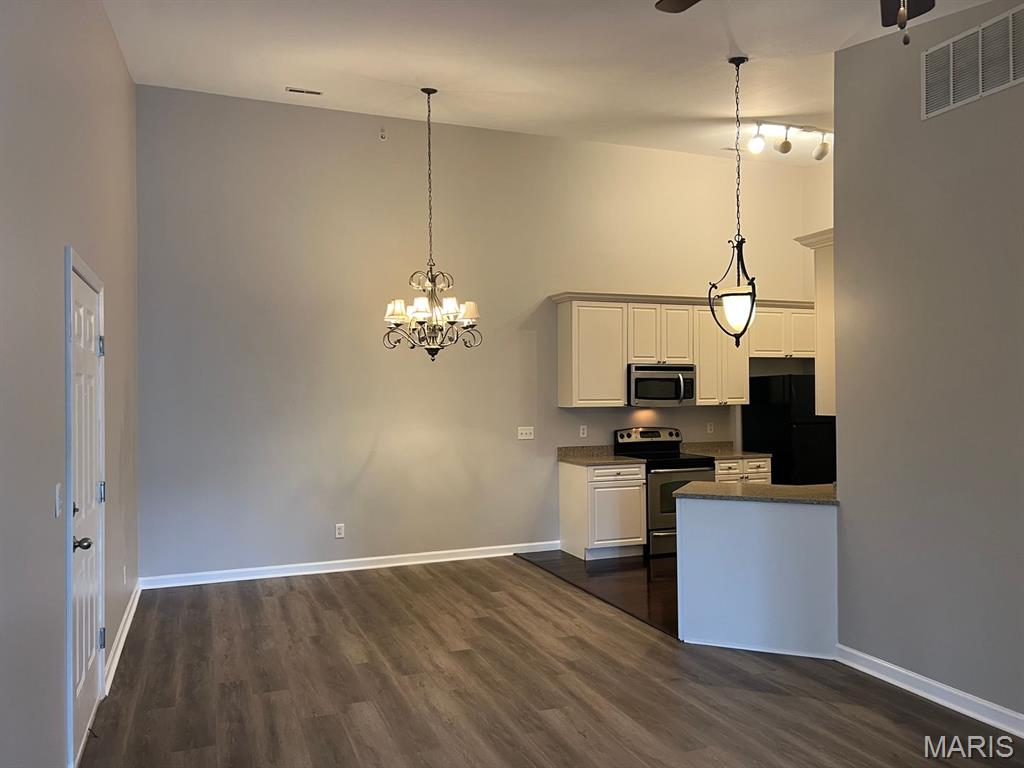 Brookfield Condo Bdy Adj - Residential Lease