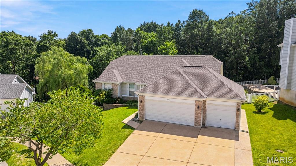 OPEN HOUSE SUNDAY JUNE 28 1-3 PM – Showings Begin June 27
Ranch home in the desirable Fox Pointe neighborhood of Arnold featuring a highly sought-after 3-car attached garage and 1,800+ square feet of main-level living space. This home offers 3 bedrooms, 3 full baths, a bright four-season room, spacious living areas, and a finished walkout lower level with a recreation room and additional living space. Recent updates include laminate flooring in the lower level and replacement of the roof and select siding in 2025. Outdoor features include a deck, patio, covered porch, and fenced backyard.
Priced at $395,000 (below appraised value), this home offers an exceptional opportunity in today's market with a 3-car garage, finished walkout lower level, and recent major exterior improvements. Property to be sold as-is.
Showings begin June 27. No showings prior to active date.