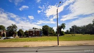 Prime commercial opportunity! This flat parcel offers excellent potential for a small strip mall or neighborhood-serving retail development. Positioned along a high-traffic corridor, the site benefits from strong visibility and consistent daily exposure, making it well-suited for businesses seeking accessibility and customer flow. This location presents a compelling opportunity for investors or developers focused on long-term growth and strong return potential. This lot is a strategic addition to a commercial portfolio. Ideal for those looking to capitalize on demand in an active St. Louis market.
