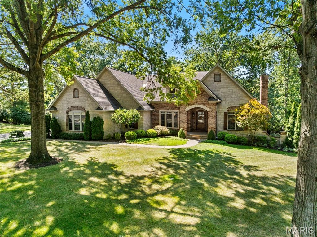 This kind of perfection is rarely seen! Custom build by Kennerly Homes in 2013 w/ another round of stellar renovations in 2021, this home has it ALL – brick & stone on all 4 sides, generous size rooms w/ abundance of windows on south side of home maximizing natural light plus loads of millwork throughout.