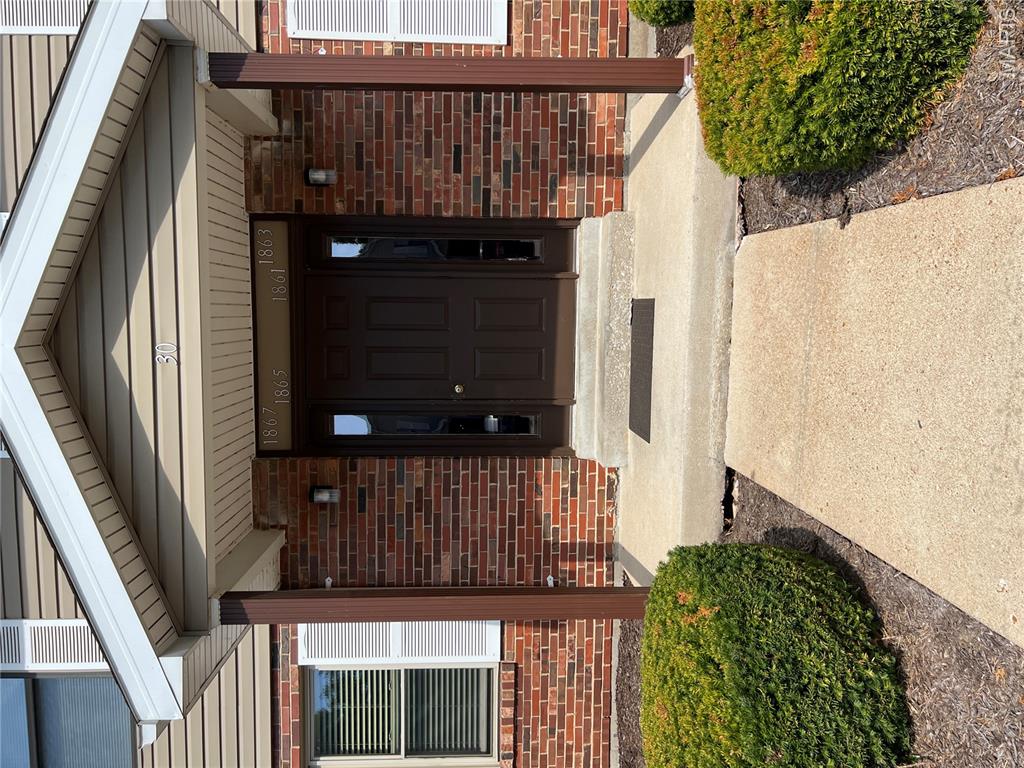 Welcome to 1863 High Sun Dr. In beautiful FLorissant. This 1 bedroom 1 bath condo just got a refresh and ready for your personal touches. Move in Ready! Offering low maintenance living combined with modern finishes. Fresh paint, new flooring, and new appliances. Conveniently located near shopping centers, easy access to public transportation and parks in the well established Florissant community. Hazelwood schools!  Whether you are a first time home buyer, downsizing or looking for a solid move in ready condo, this one is worth the look! Updates Done. Great Location. Ready for Showings. Don't miss your opportunity to own and not Rent