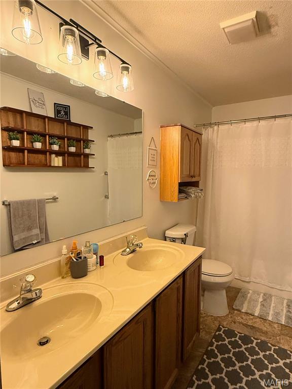 Lincoln Estates Condominiums - Residential