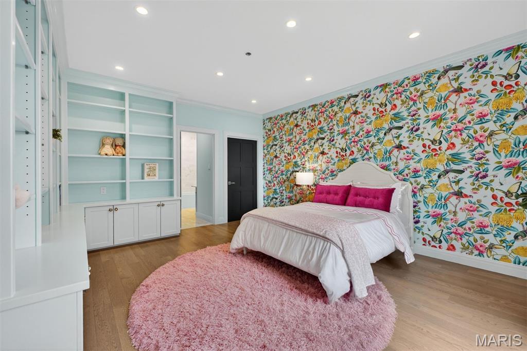 Eight- One- Six South Hanley Condominuim - Residential