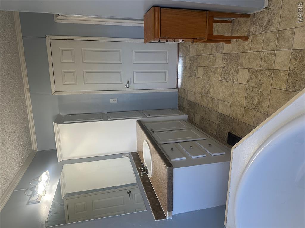 In Lt Henry Add - Residential