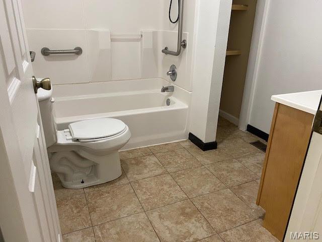 Cute 3 BR , 1 bath ranch home. Spacious yard, covered patio.