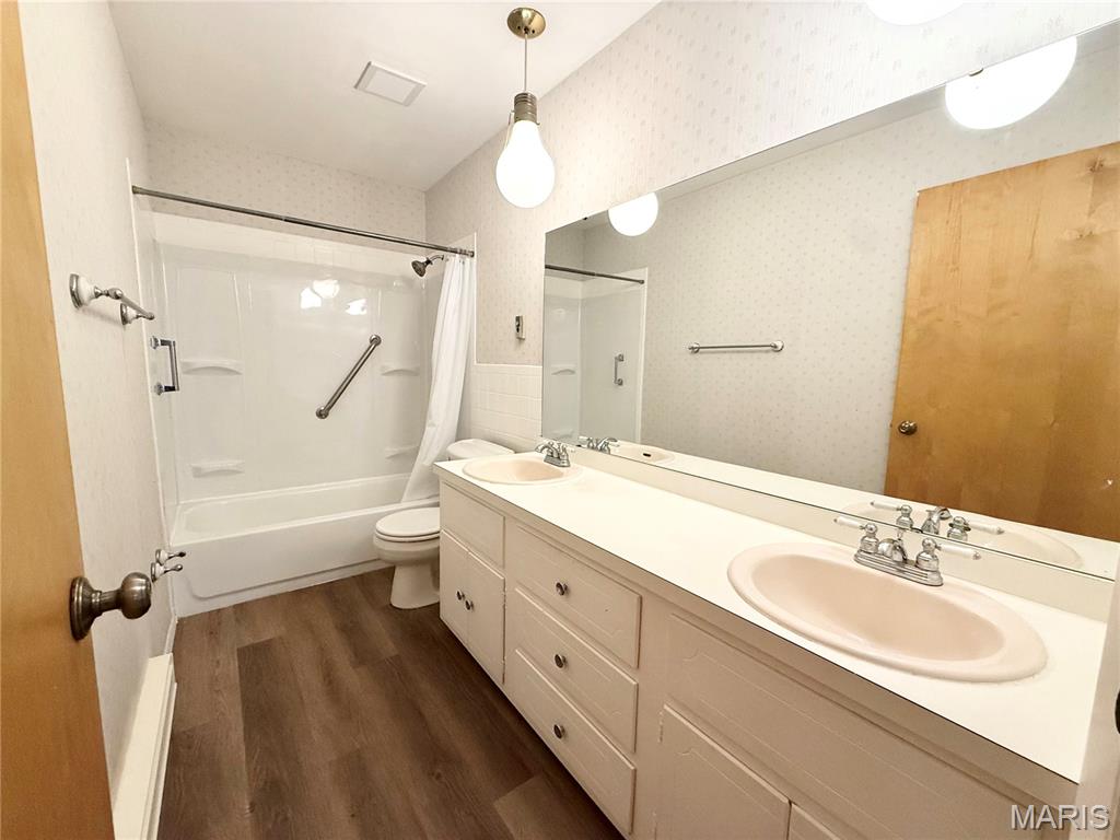 Hazelcrest Condo - Residential