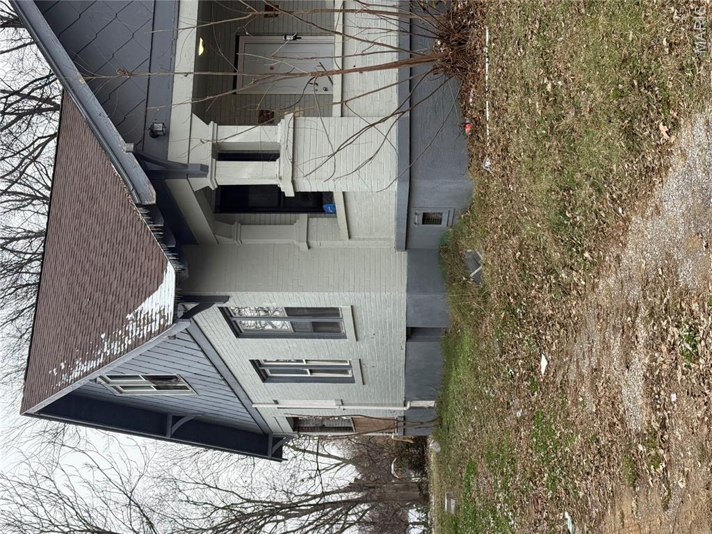 BACK AT AN EVEN BETTER PRICE-
Home is HUGE! 
Large living area, large kitchen space and spacious bedrooms!
This would be a great investment opportunity (as it's currently leased at $1300) OR would make an excellent home for any buyers! 
Recent remodel added two bedrooms upstairs and an additional bathroom- making this a 5 bedroom, 2 bathroom home! 

This home is listed with a package and can be purchased together or individually.
902 Jefferson, 518 S Benton and 1433 Cousins