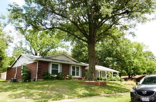 Exceptional and Spacious ranch home with an attached two car garage! Kitchen and bathrooms have updates and upgrades. Special features include side entry garage, partially finished lower level, upgraded kitchen and bathroom counters, large deck off the back and so much more! There are three bathrooms, family room in the lower level, primary bedroom and en-suite are a retreat. Easy to show, set your appointment today! Located close to highway, shopping and amenities. 

 If property was built prior to 1978, Lead Based Paint Potentially Exists. Buyer to verify schools, square footage and HOA information with an offer.
Highest & Best Hold Period active - expires 07/20/2026 01:00 PM CST