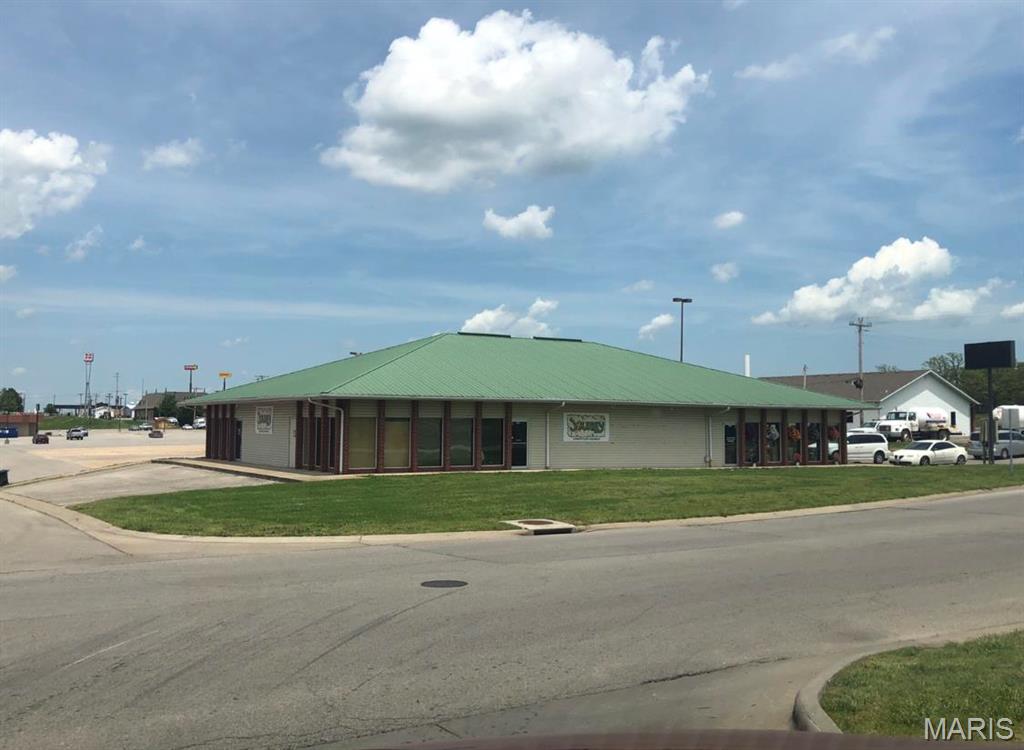 ITS ALL ABOUT THE LOCATION !!  THIS GRAET OFFICE OR RETAIL BUSINESS OFFERING HIGH TRAFFIC AND VISIBILITY  WITH 170 PLUS FEET OF ROAD FRONTAGE. LOCATED JUST OFF JEFFERSON AVE, NEAR HARDEE'S, DENNY'S, PIZZA HUT, LOWE'S AND WALMART, HARBOR FREIGT, AND SEVERL RESTAURANTS,  TURN RIGHT ON EVERGREEN PARKWAY AND THE PROPERTY IS ON YOUR RIGHT. SITTING IN BETWEEN TWO SHOPPING CENTERS THIS GREAT .52 ACRE M/L PROPERTY OFFERS A GREAT 5400 SQ FT BUILDING THAT HAS BEEN USED FOR BOTH OFFICE AND RETAIL IN THE PAST WITH ITS UNIQUE DESIGN. ADDITIONAL REAL ESTATE POSSIBILITIES AVAILABLE AS WELL. Location: City, Corner Location, High Traffic, Retail Center, Shopping Mall