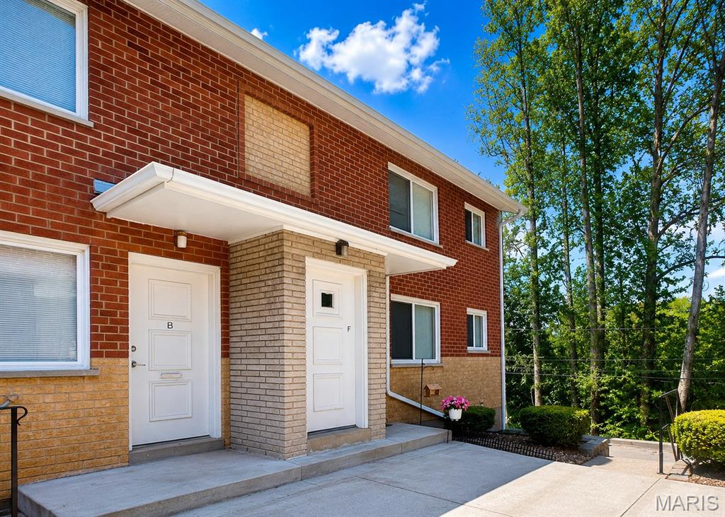 This direct-entry, one bedroom apartment at 2815 Lemay Ferry Road offers a combination of comfort and style. This second floor unit features gleaming original hardwood floors, a kitchen with brand new quartz countertops, stainless appliances and ample cabinet space. Not to mention the large bedroom space!

This property has laundry on-site, off-street parking, updated windows, and central heat/ air. Water, sewer, and trash included- a monthly $35 utility fee applies. Conveniently located in South Country near South County Mall.

Our professional management team caters to your needs with prompt, friendly service all at an affordable price. Come visit our pet-friendly community today!