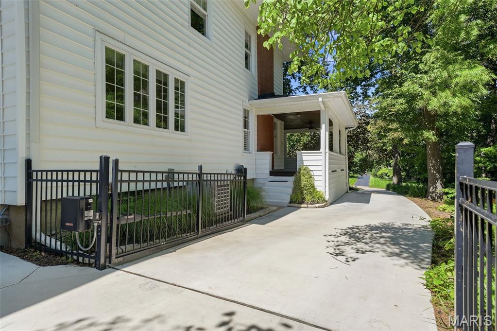 Oak Terrace - Residential