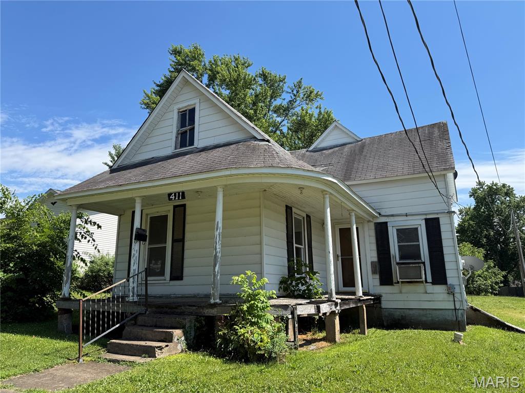 Property with potential! if you've been thinking about taking on an investment project, here is your opportunity. This home has had the demo work complete and is ready to be put back together. The back yard is spacious and has lots of potential for gardening, adding an outbuilding, or enjoying time with family. Build equity quickly! Schedule your showing today.