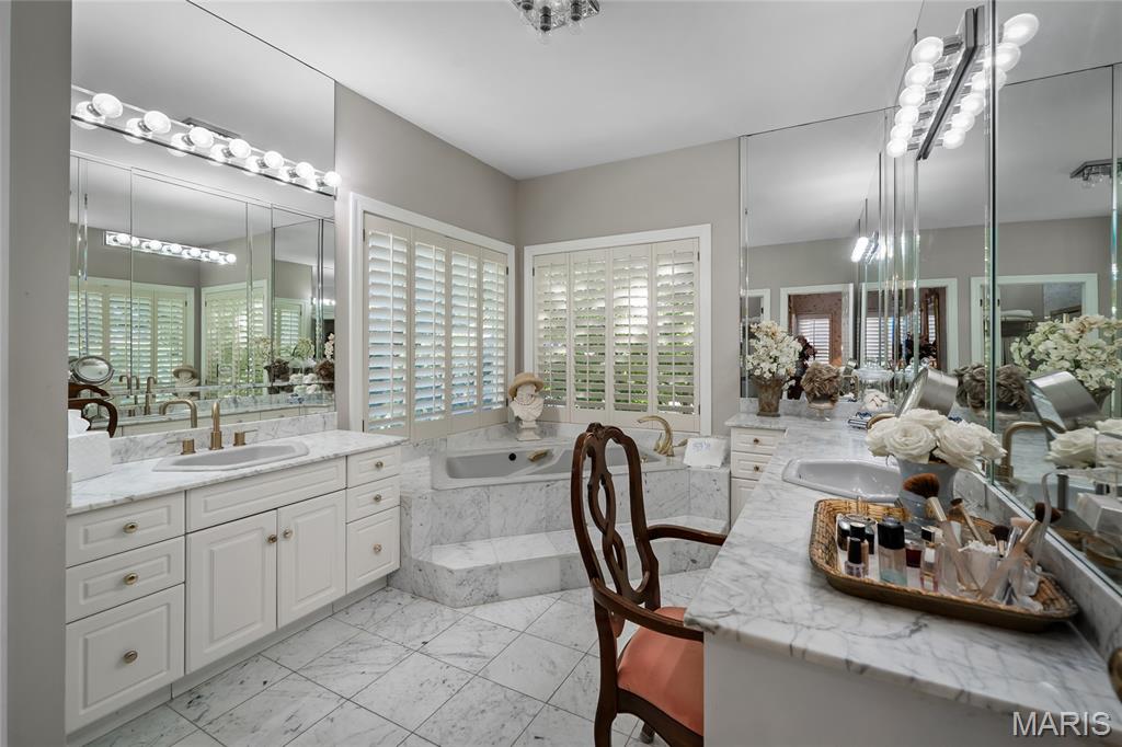 Oaktree Estates Condo Xviii - Residential
