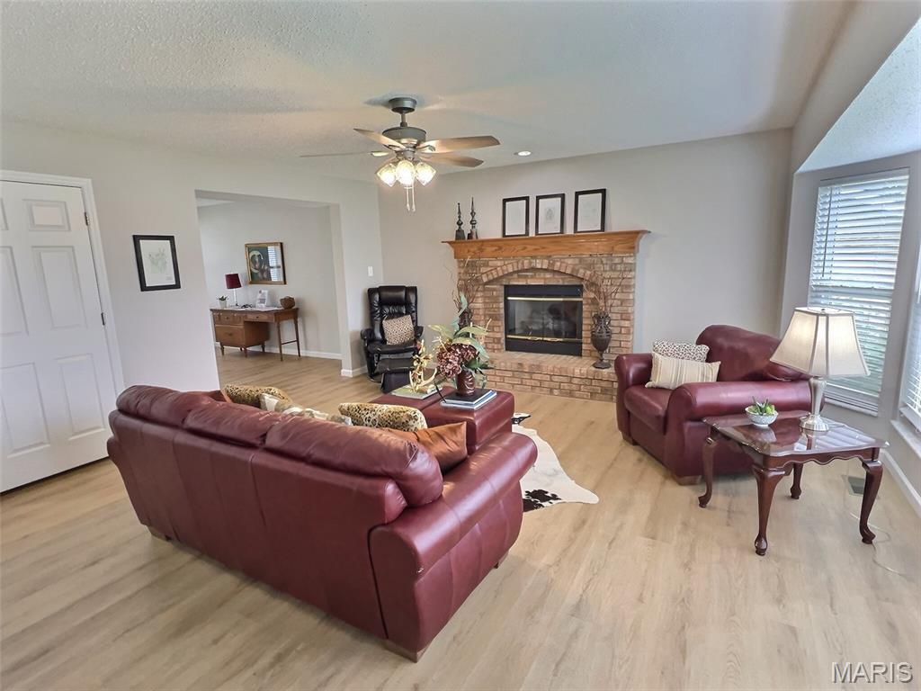 Country Crossing Manor - Residential