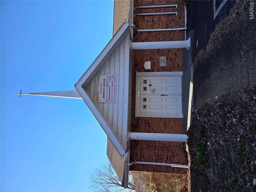 This is a rare chance to acquire a 2,700 square foot property with the architectural charm of its former life as a church, coupled with the incredible versatility for its next chapter or refresh to your personal business. Located in a South Saint Louis, this distinctive building offers a spacious, column-free interior ready for immediate conversion.

Sellers are open to a package deal to include this property, 1906 Chippewa St, St. Louis, MO 63118 along with 3801 Marine Avenue, St. Louis, MO 63118.