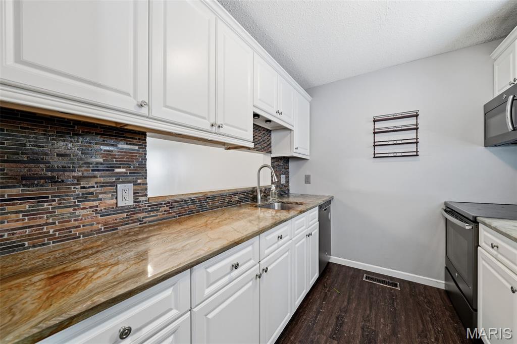 Beau Jardin Twnhms A Condo - Residential