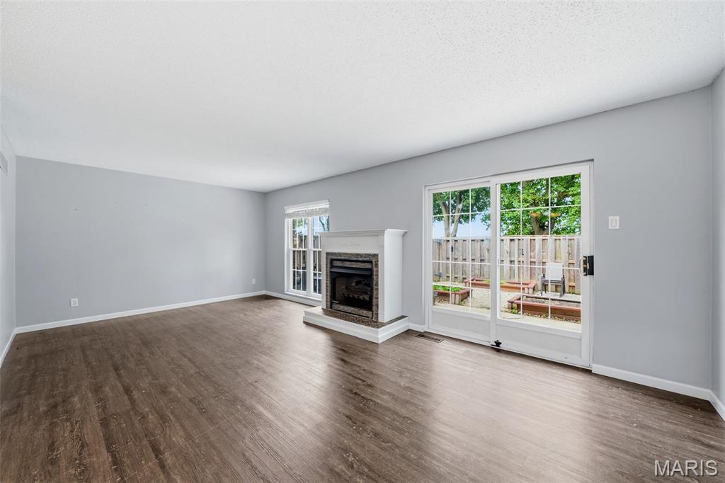 Beau Jardin Twnhms A Condo - Residential