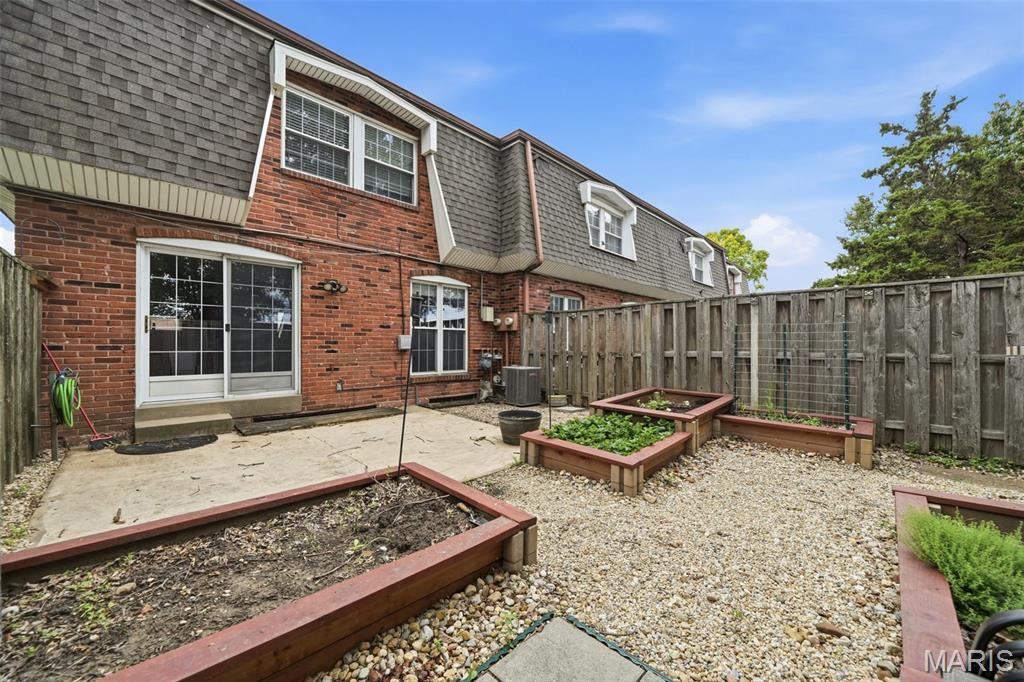 Beau Jardin Twnhms A Condo - Residential