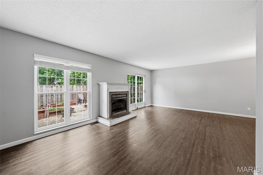 Beau Jardin Twnhms A Condo - Residential