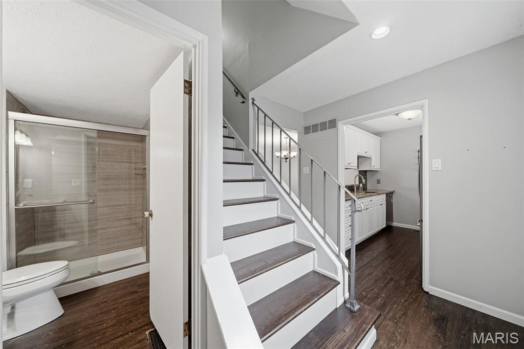 Beau Jardin Twnhms A Condo - Residential