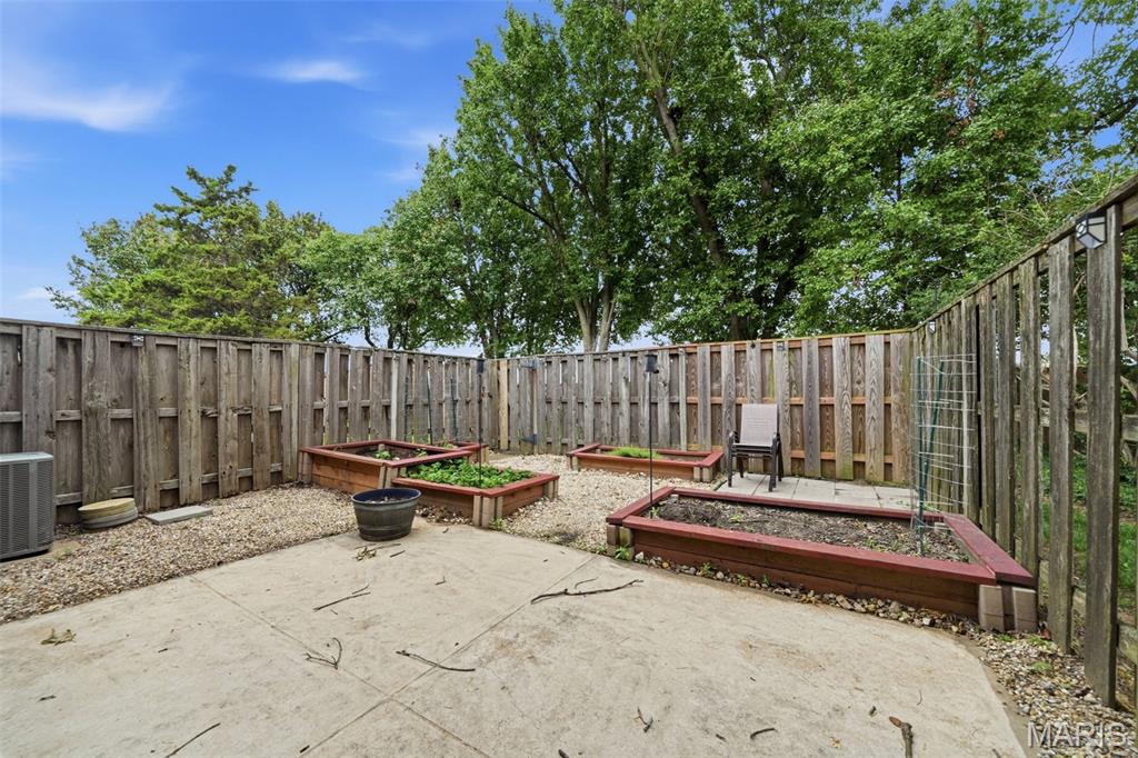 Beau Jardin Twnhms A Condo - Residential