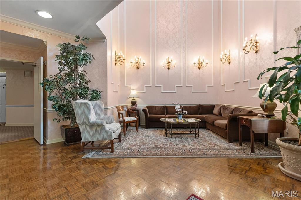 Woodridge Condo At Old Ballas - Residential