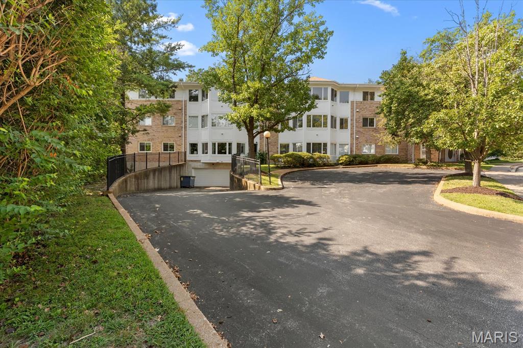 Woodridge Condo At Old Ballas - Residential