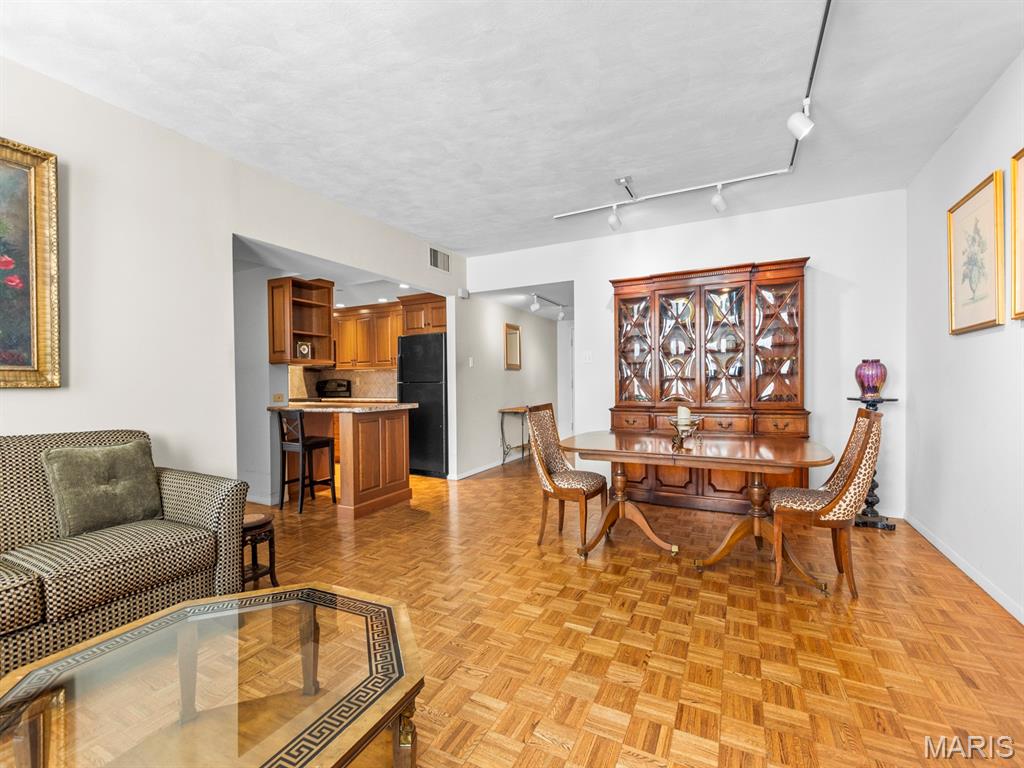 Park Tower Condo - Residential