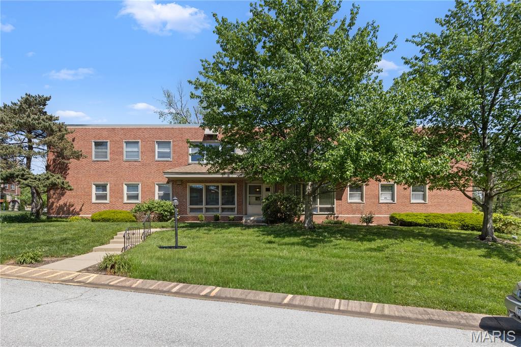 Welcome to 5 Delcrest #101, where sleek style meets low-maintenance living in one of the most connected spots in STL. This MAIN FLOOR 2-bed, 1-bath condo is just minutes from Downtown Clayton, the U City LOOP, Brentwood, and Olive Blvd—with all the restaurants, bars, coffee shops, and shopping you love just minutes away. Step inside and feel at home with the sunny open layout, featuring NEW carpet throughout most of the main floor. The spacious living and dining area flows into the eat-in kitchen with Oak Cabinetry. Down the hall, you’ll find two generously sized bedrooms and updated full bath with ceramic tile. There’s also a bonus storage room that could be converted to an in-unit laundry. Assigned parking space and storage unit in the heated garage. Recent Updates include new living room windows, crown molding, fresh paint, updated lighting, and new hot water heater (2024). Love the outdoors? You’re steps from the Centennial Greenway, a paved 2-mile trail that’s great for biking, running, or casual strolls from Shaw Park to Olive Blvd. This is central STL living—without the hassle. Modern updates. Prime location. Affordable price!