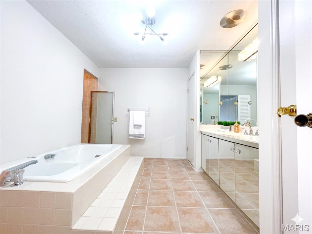Coeur De Royale Condo - Residential
