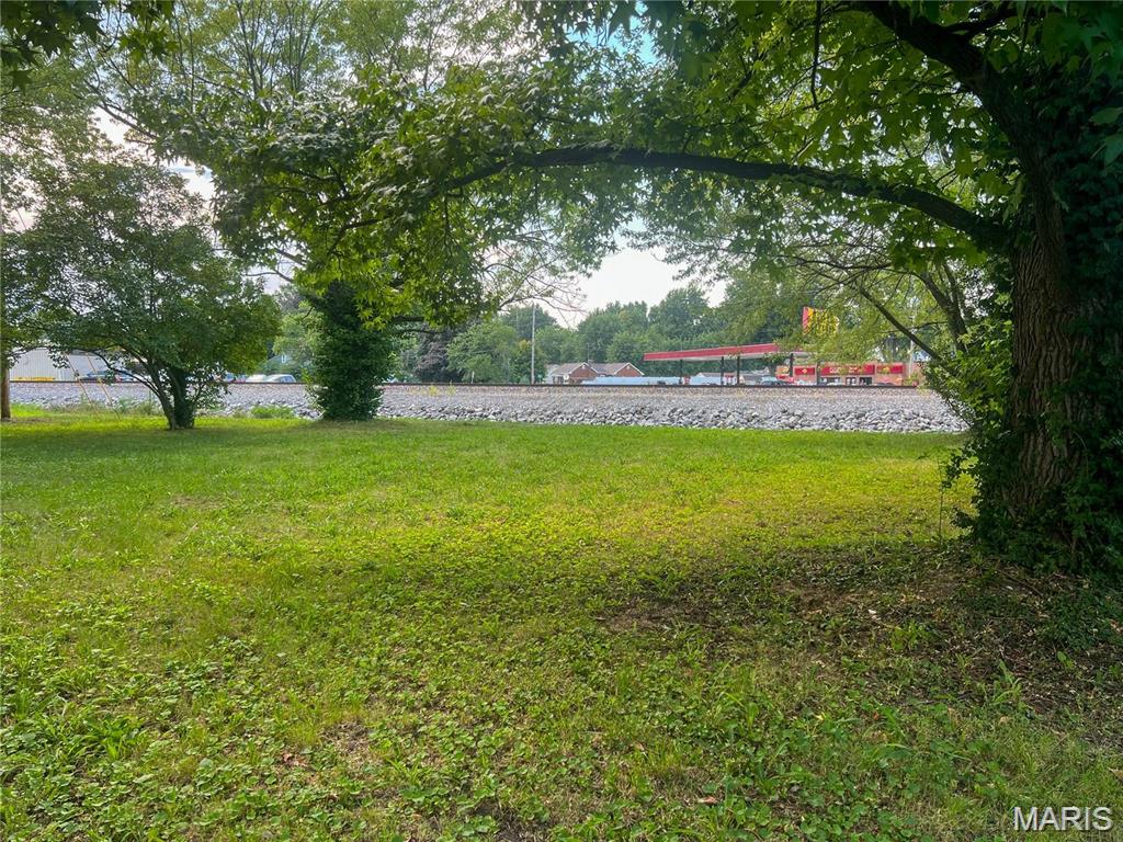 4 lots on the east of town with a carport and oversized 2 car garage with ample space for storage. The property is 2 parcels: 01-002-
724-00 and 01-002-725-00