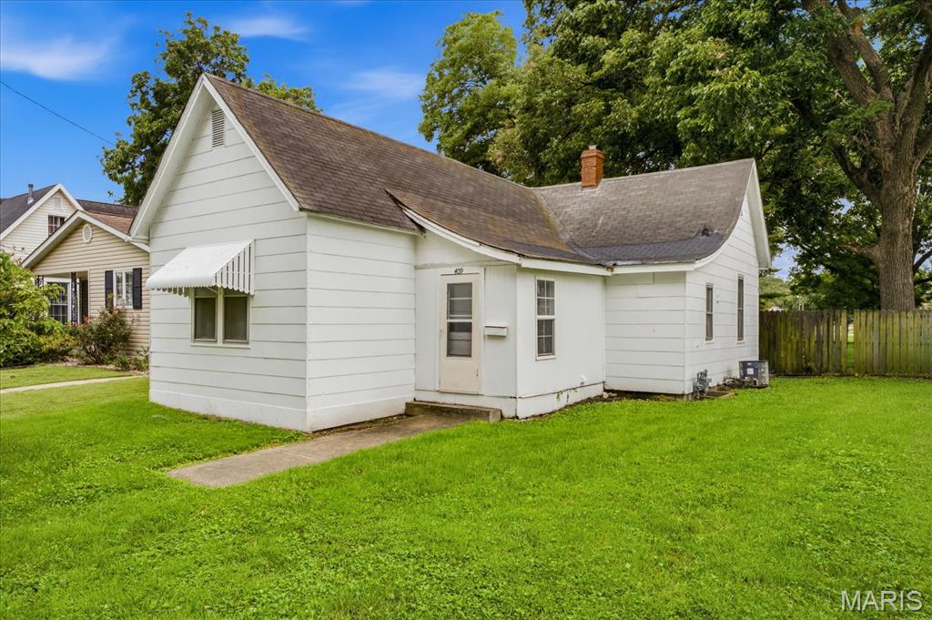 COTTAGE CUTIE!!  This home could be so amazing with some modern upgrades.  The curb appeal after some renovations could make this home a favorite in the neighborhood.  As it currently sits -- she needs a complete overhaul -- but don't let that discourage you from seeing the potential of this home.  It's ideal for an investor, contractor, or a buyer looking to create their own home or income property.  Bring your vision and tools to this property to add your special touch.  The house still has most of the original woodwork, tall ceilings, and character left for you bring back to life.  There is also a shed in the shady backyard to give you the extra storage you may need or turn it into extra space for reading, crafts or an additional space to feed your hobbies.

Property is being sold strictly AS-IS.  Seller will not make any repairs or provide warranties.  It is the buyers responsibility to perform any inspections and due diligence in regard to any repairs needed, property condition and city requirements for occupancy.  Cash or appropriate renovation financing may be needed.

This home may just become the perfect place for your creative outlet.