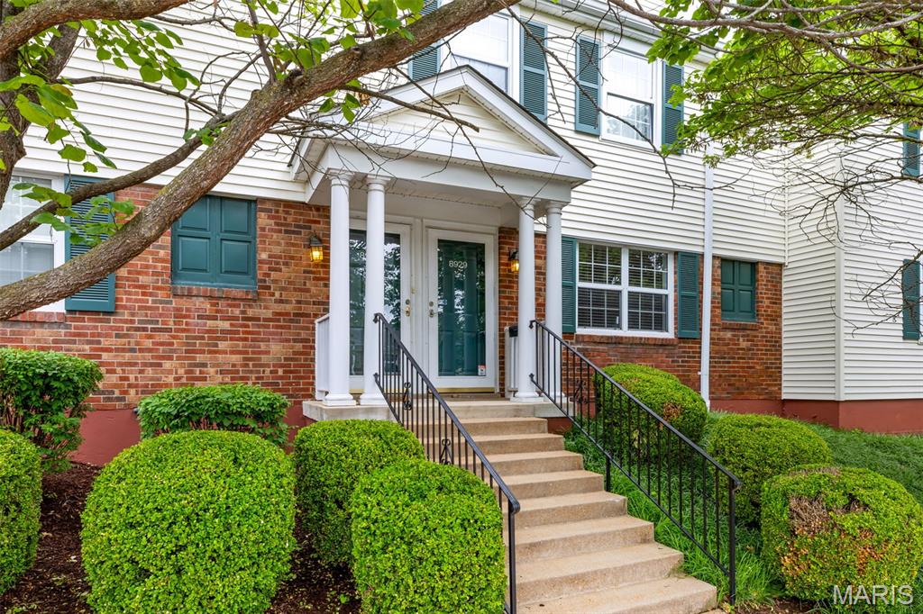 **WELCOME TO 8929 CARDINAL TERRACE...THIS UPDATED-- LIGHT-FILLED-- LARGE--END UNIT--GROUND LEVEL--2 BEDROOM 1 BATH CONDO FEATURES AN EAT-IN KITCHEN, LAUNDRY ROOM, AND 2 SPACIOUS BEDROOMS!!**UPDATES INCLUDE...NEW WATERPROOF LAMINATE WOOD FLOORING THROUGHOUT, FRESHLY PAINTED, NEWER STAINLESS STEEL KITCHEN APPLIANCES, NEWER CABINET FRONTS, SOME NEW LIGHT FIXTURES, NEW VANITY & TOILET, AND MUCH MORE!
**ENJOY YOUR PATIO WITH EXTENDED NEW DECK OFF OF YOUR DINING ROOM!!**GREAT LOCATION INSIDE OF THE FOREST WITH EASY/AMPLE PARKING NEAR FRONT DOOR!!
**ENJOY ALL THAT BRENTWOOD FOREST HAS TO OFFER...2 SWIMMING POOLS, TENNIS COURTS, LAKE JEFFERSON, WALKING TRAILS, AND MUCH MORE! BRENTWOOD FOREST IS CENTRALLY LOCATED AND CLOSE TO MAJOR HIGHWAYS, PUBLIC TRANSPORTATION, SHOPPING CENTERS, RESTAURANTS, AND MAJOR HOSPITALS!