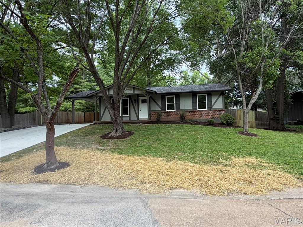 Neat, clean, remodeled and ready to move into!!!    3 bedroom, 1 bath nice home, with a full basement and located on a huge lot in the Villa Ridge area.  New roof, flooring, paint, cabinets, countertop and much more...  Close to I44 for commuters, in a nice neighborhood with a huge backyard with a privacy fence and large mature trees.   Call today, this one shouldn't last long!!