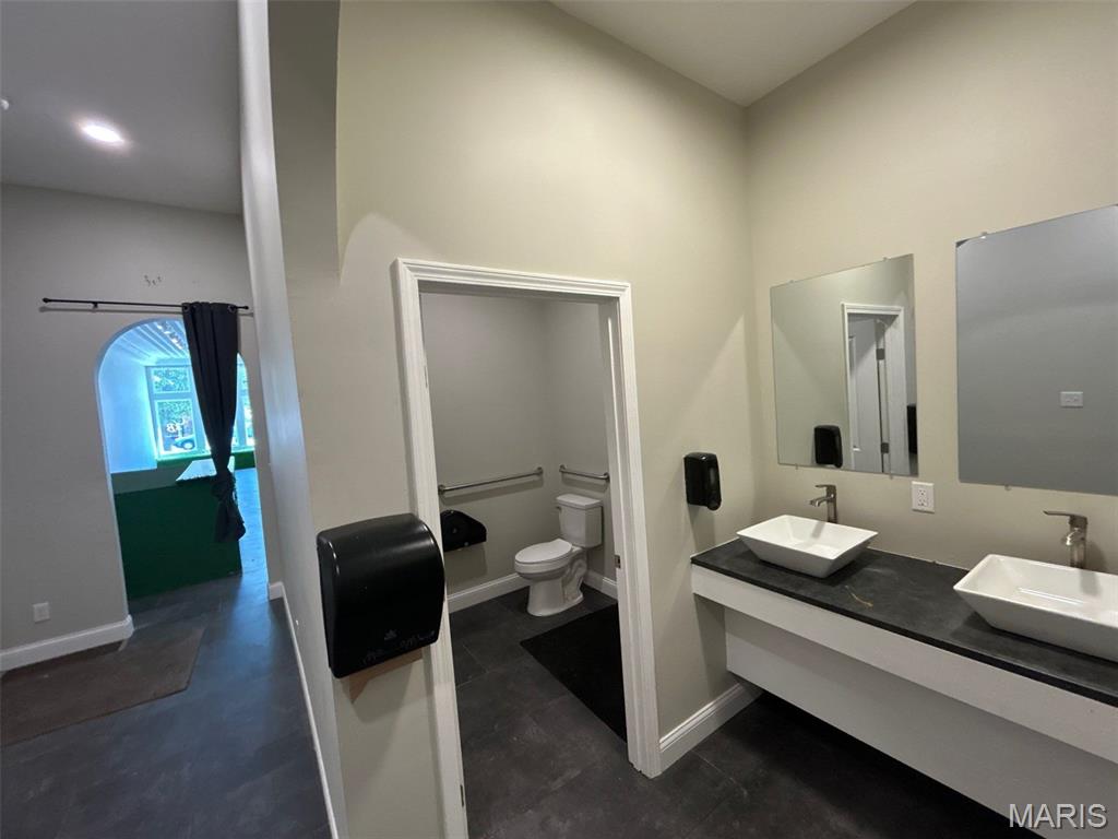St Louis Commons Add - Commercial Sale