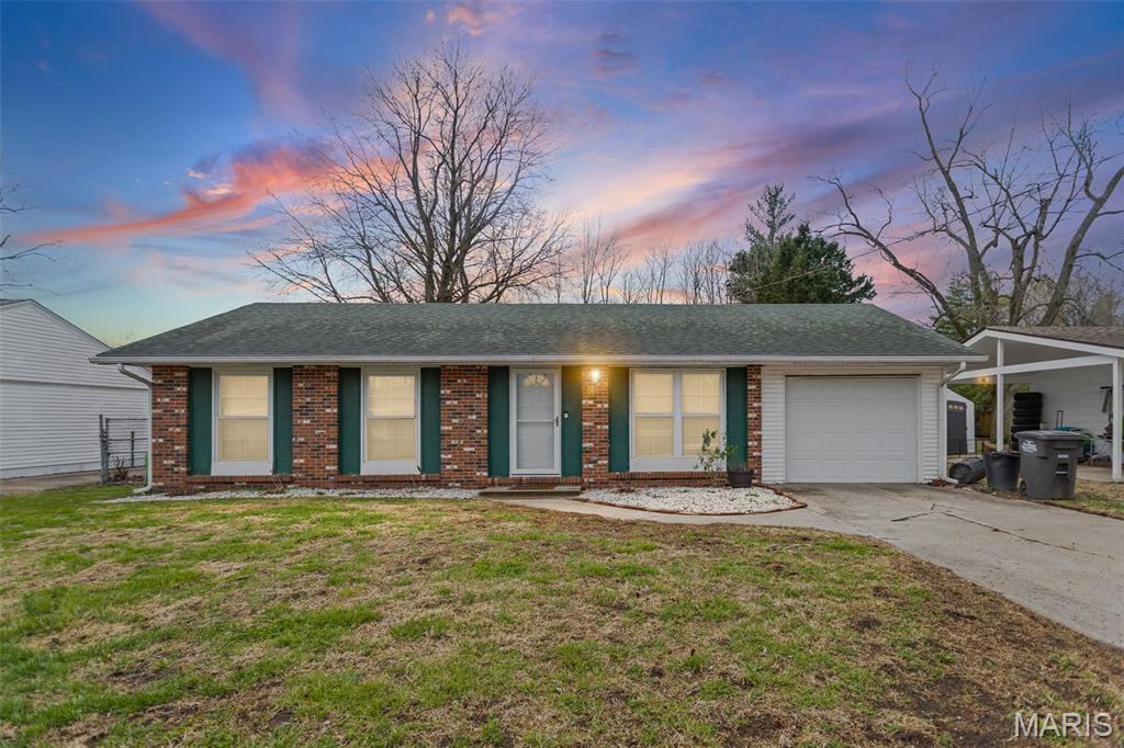 GREAT BRIGHTON HOME ! GOOD PRICE ON THIS 3 BEDROOM, 1 BATH MOVE IN READY PROPERTY. UPDATED KITCHEN WITH STAINLESS APPLIANCES AND SOLID SURFACE COUNTER TOPS, NEW FLOORING AND WATER HEATER 2022, HVAC, BATH, AND KITCHEN UPDATED 2020. HAS 1 CAR ATTACHED GARAGE, FENCED YARD WITH SHED. CONVIENENT ALL ONE LEVEL LIVING.  DON'T  MISS OUT ON THIS TASTEFULLY DECORATED HOME.