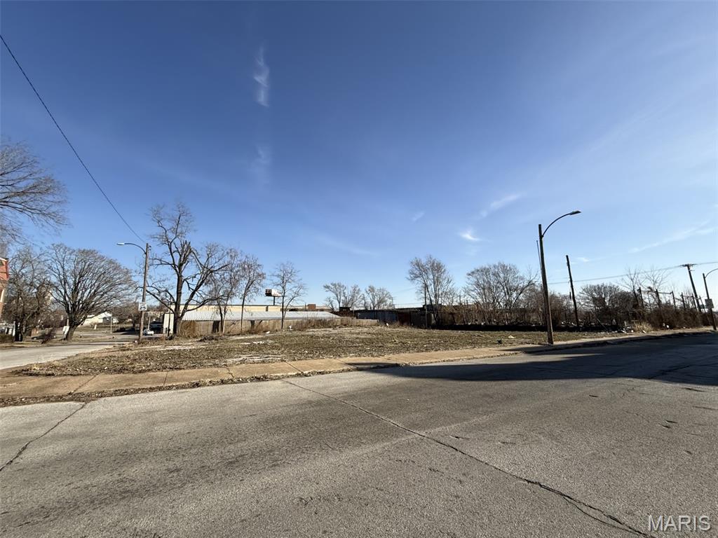 Residential lot for sale. Near new development. Willing to sell with adjacent lots 1415 and 1417 Palm St. Zoned for multifamily.