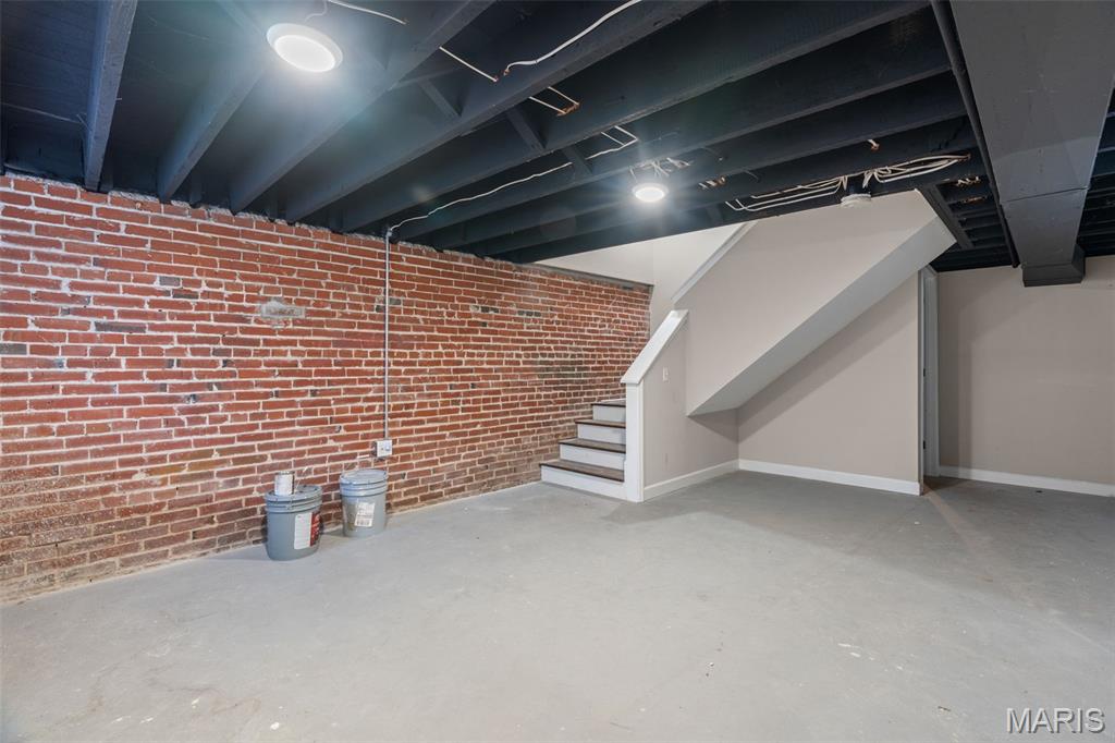 2253-2255 Indiana Ave Twnhs - Residential Lease