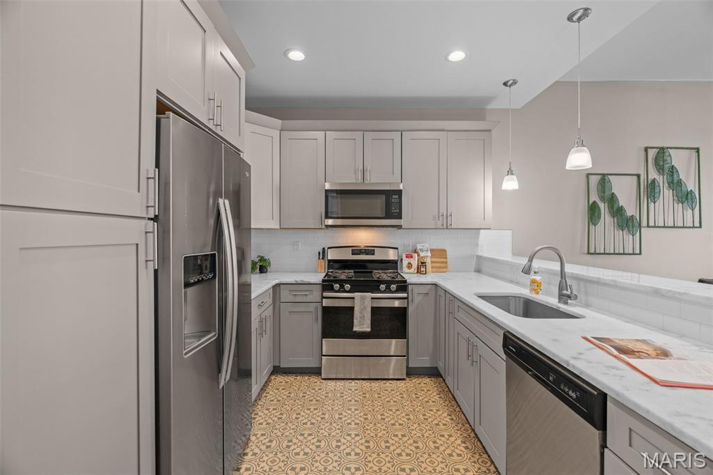 2253-2255 Indiana Ave Twnhs - Residential Lease