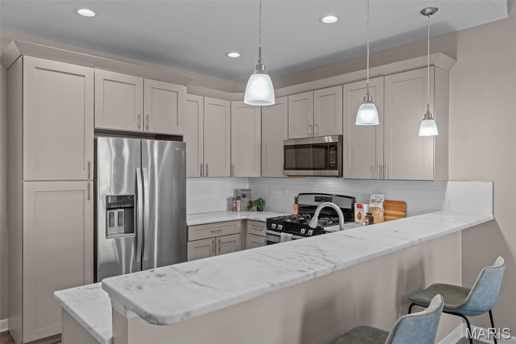2253-2255 Indiana Ave Twnhs - Residential Lease