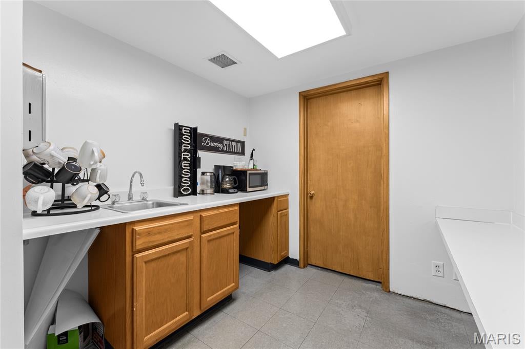 Belleville - Commercial Sale