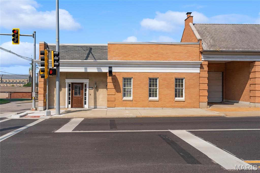 Belleville - Commercial Sale