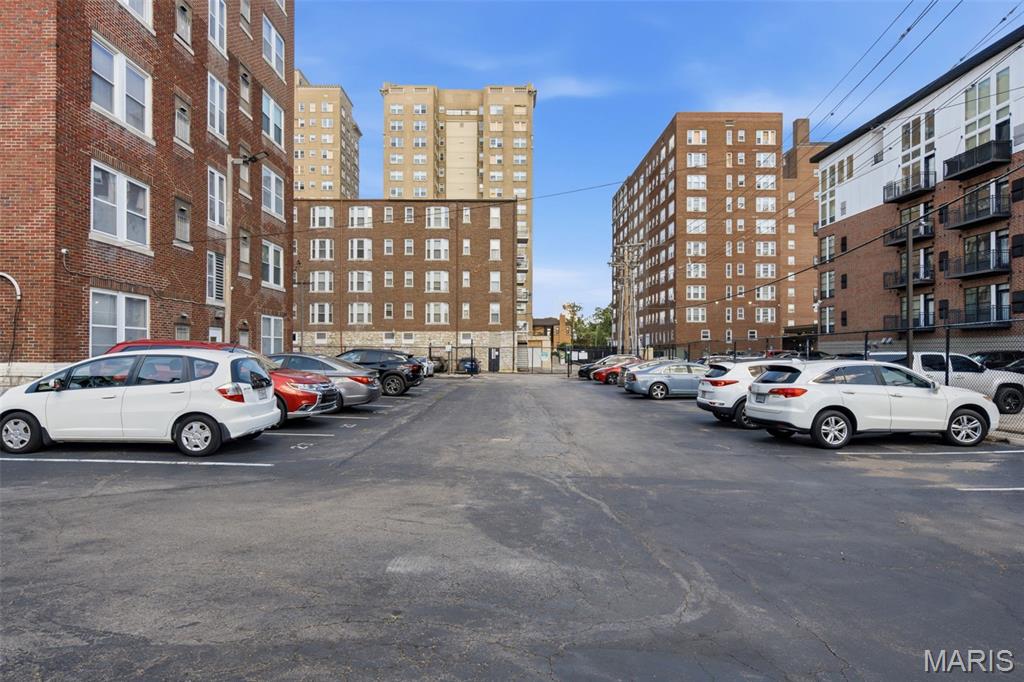 5330-5360 Pershing Condo - Residential