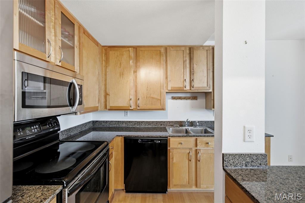 5330-5360 Pershing Condo - Residential