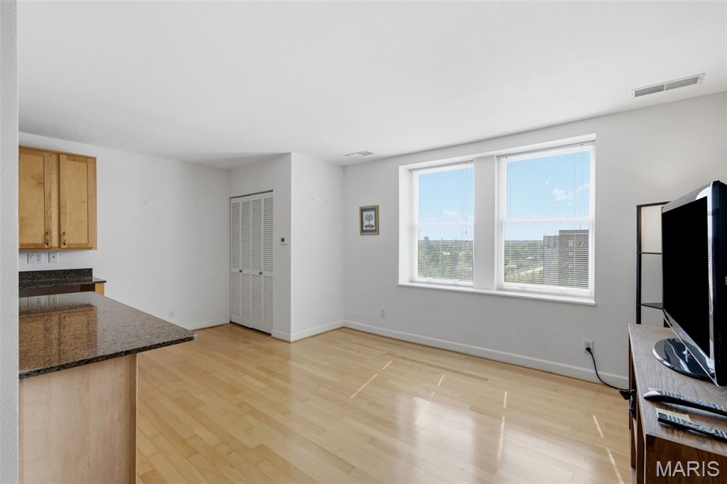 5330-5360 Pershing Condo - Residential